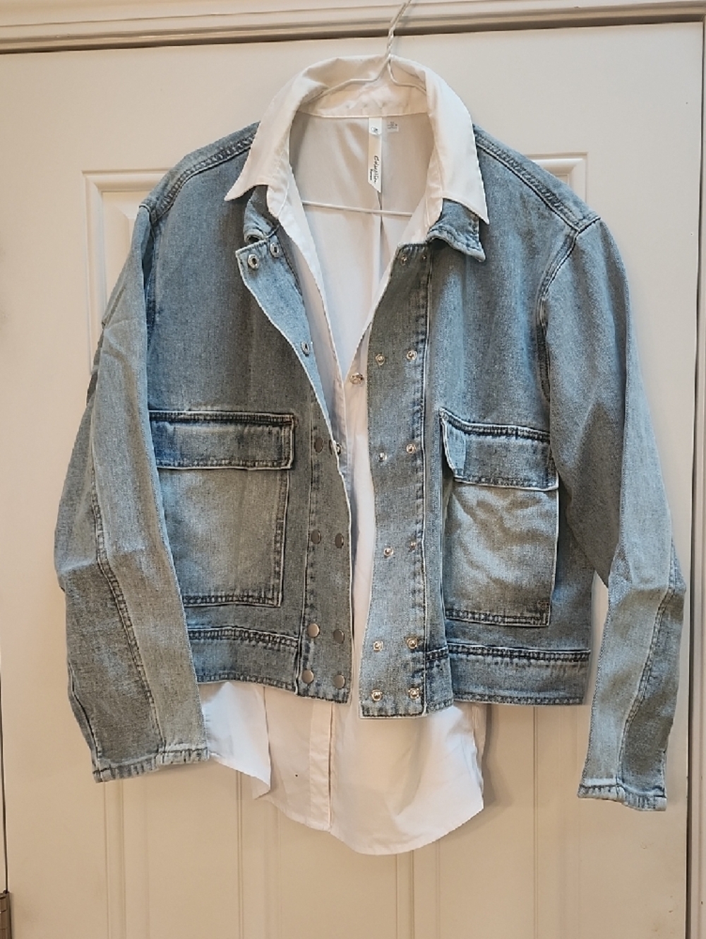 Light Wash Denim Jacket - Casual Boxy Coat - Picture 4 of 5